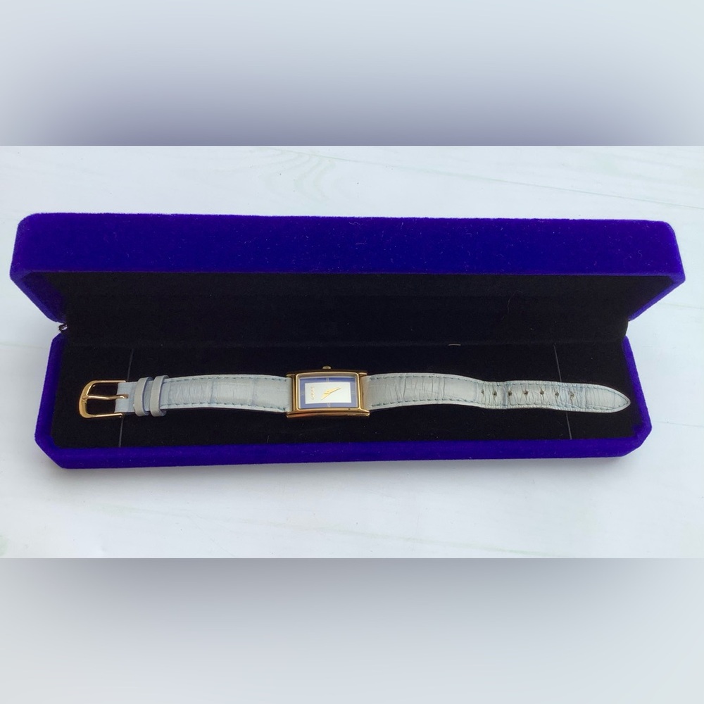 Gucci Gold-Tone Rectangular Watch with distinctive dial 💙🤍 - Picture 15 of 16